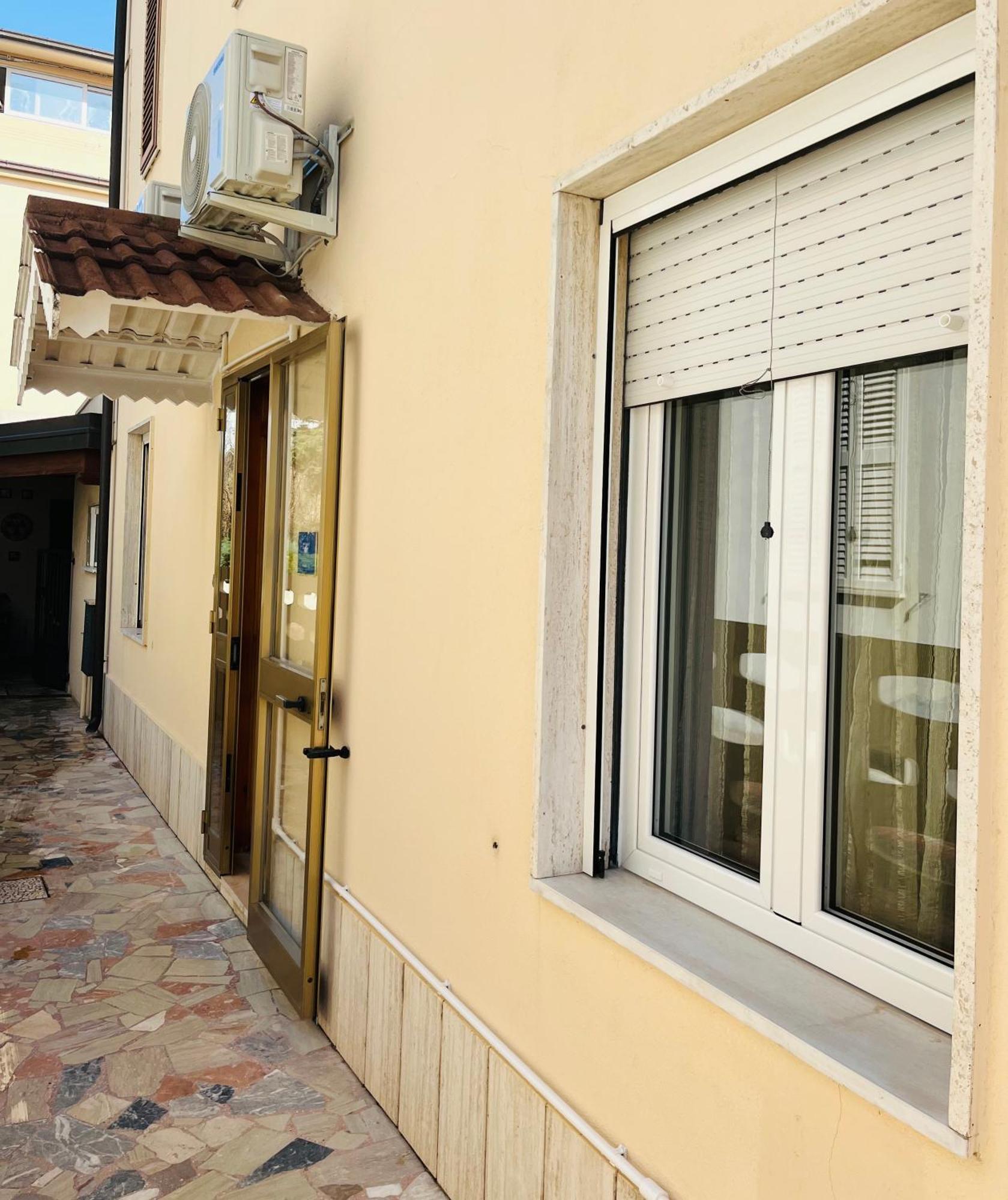 Bouganville Casa Vacanza Ambiente Climatizzato Con Wi Fi Пинето Экстерьер фото