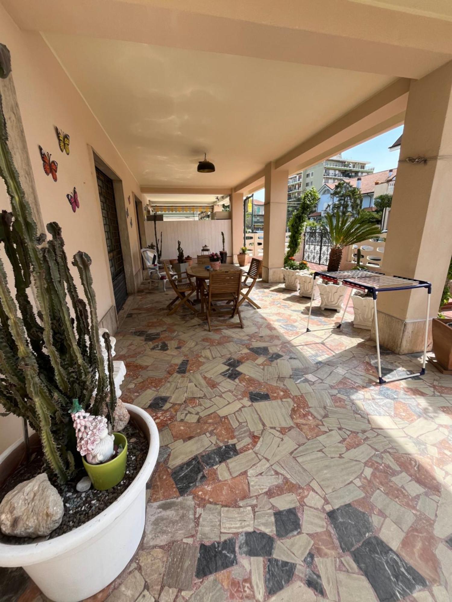 Bouganville Casa Vacanza Ambiente Climatizzato Con Wi Fi Пинето Экстерьер фото
